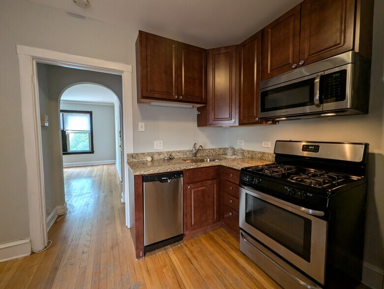 Building Photo - 4912 N Hoyne Ave