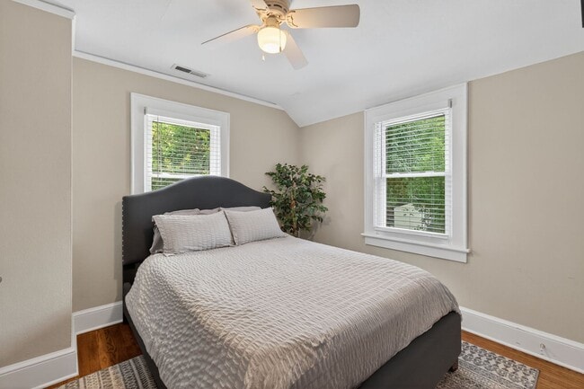 Building Photo - Available September 1st! A First Time Rent...