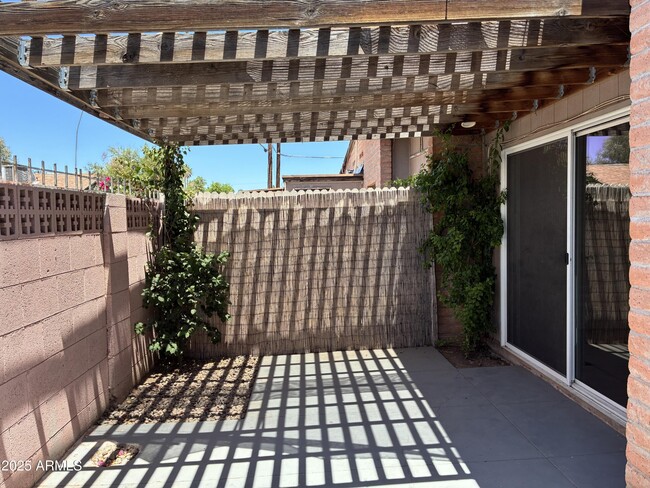 Building Photo - 3066 N 32nd St