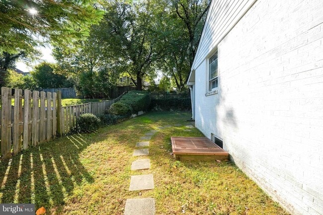 Building Photo - 6809 Weaver Ave