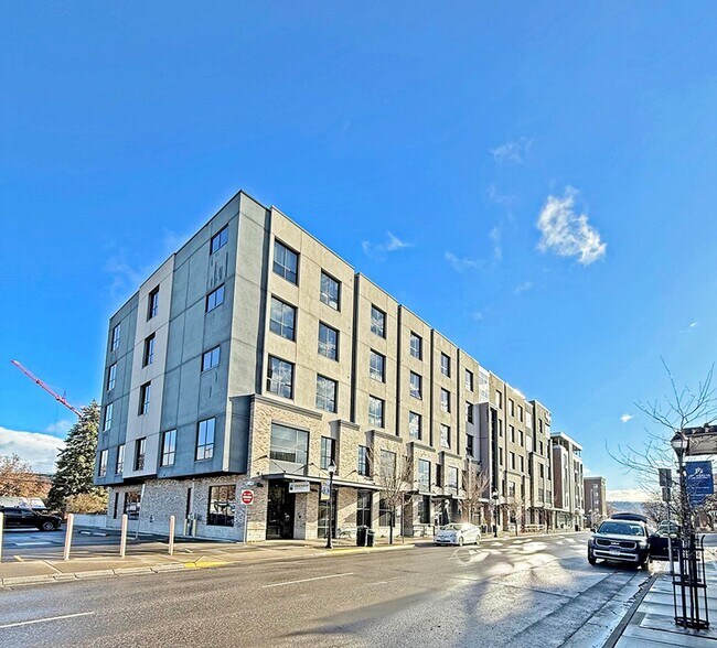 Building Photo - Downtown Luxury Condo Available Furnished or Unfurnished, with Parking