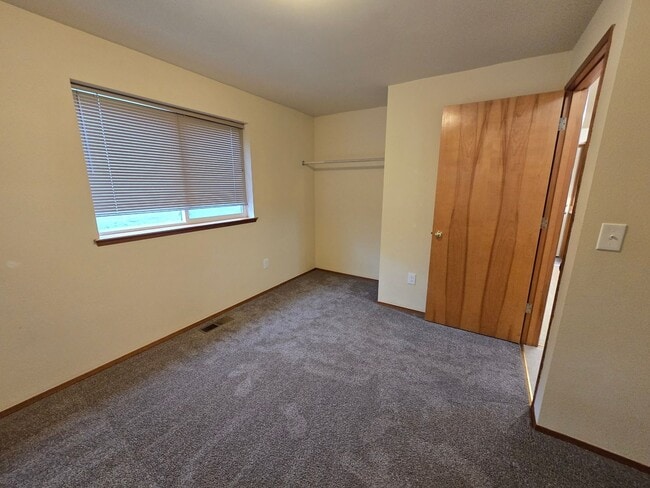 Building Photo - 3 Bedroom, 2 Bathroom House, Available Now!!!