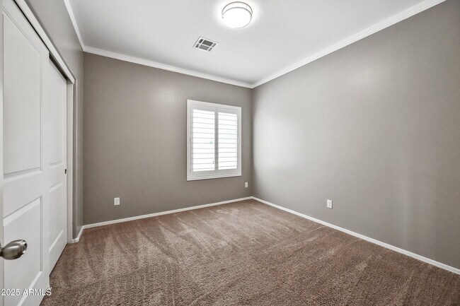 Building Photo - 634 W Kerry Ln