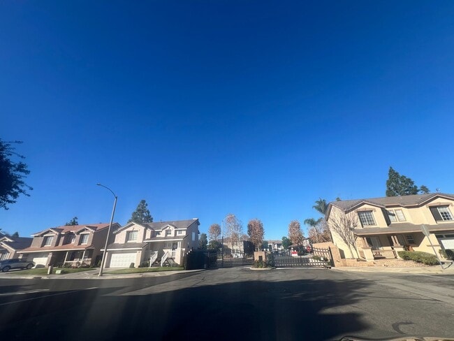 Building Photo - Beautiful upgraded 3 bedroom in Mission Grove!