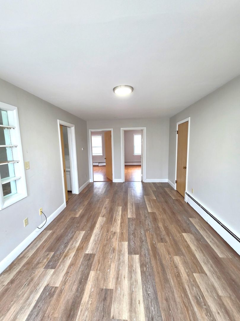 Building Photo - 535 Manville Rd