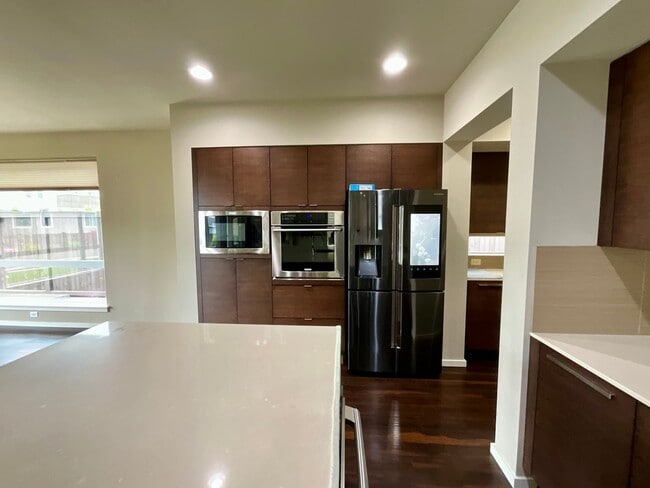 Building Photo - Beautiful and Spacious 4 Bedroom Home in M...