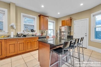 Building Photo - Get $1000 upon closing with monthly promo!  Spacious, Luxury Apartment with Huge Sunlit rooms nea...