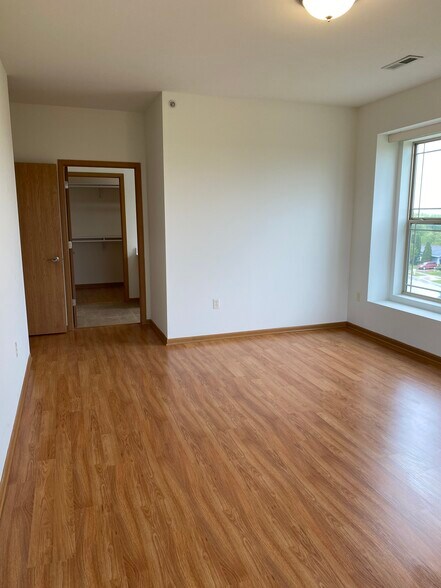 Building Photo - 230 Hilldale Dr