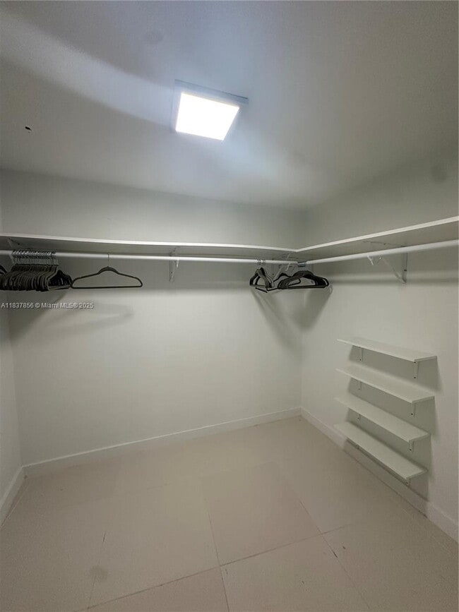 Building Photo - 5255 Collins Ave