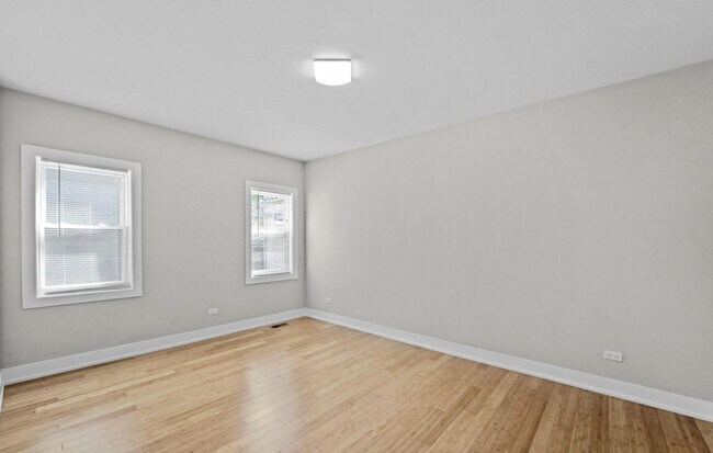 Building Photo - 1337 W Walton St