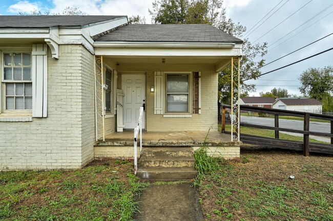 Building Photo - Cozy 2BD/1BTH Home Move In Ready Minutes f...