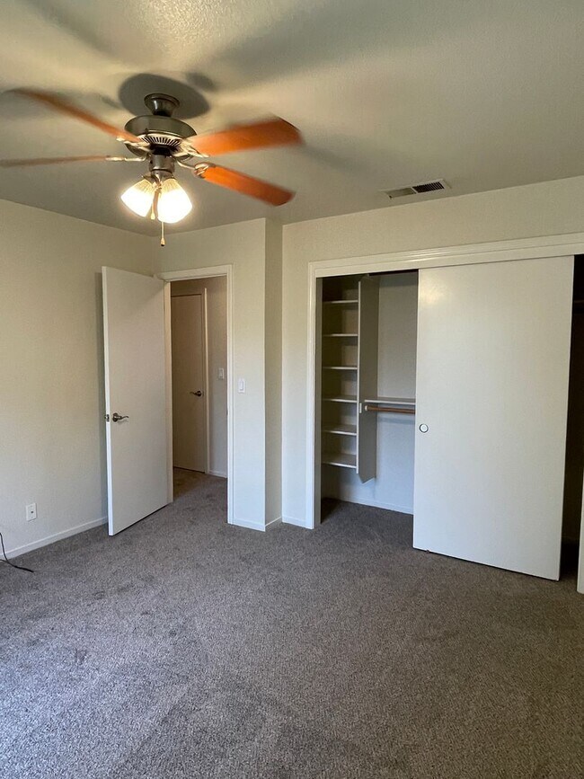 Building Photo - Chico 3 bed 2 bath Condo, Pool, Reserved Parking, upstair unit. newly refurbished