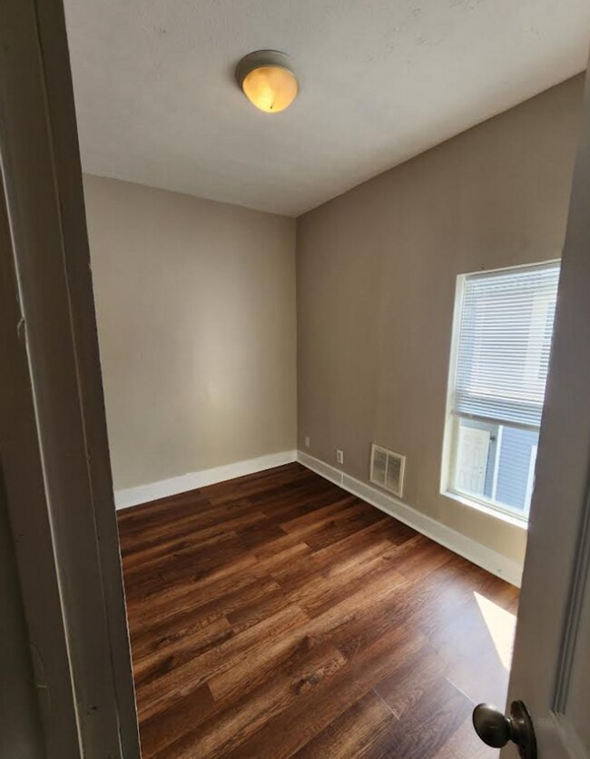 Building Photo - Westside Spacious Three Bedroom Two Story Duplex Near 25th and Capital