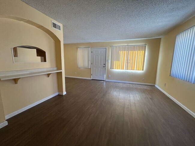Building Photo - 4204 S 47th St