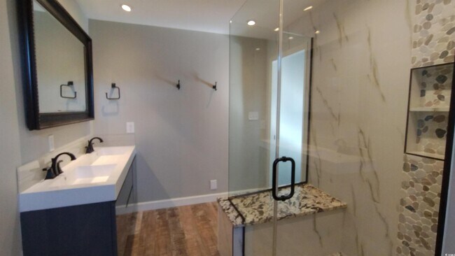 Building Photo - 710 Yucca Ave