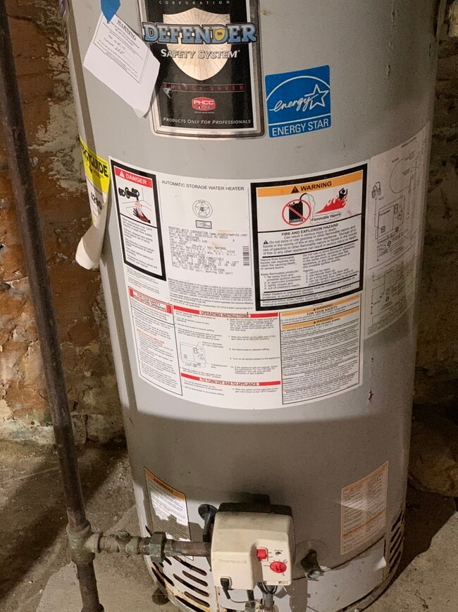 Building Photo - 2626 Lauretta Ave