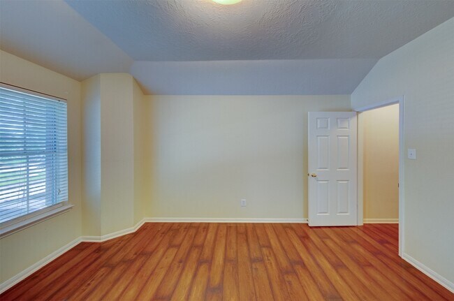 Building Photo - 2610 Ledgebrook Ln