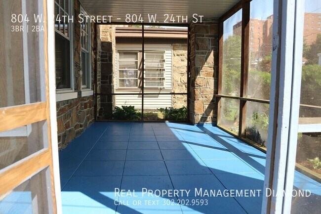 Building Photo - 804 W 24th St