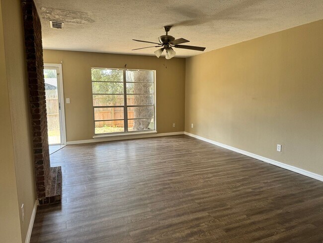 Building Photo - FOR RENT – 2 Bed / 1 Bath Triplex in Citrus Park, Ocala, FL – Available Now!