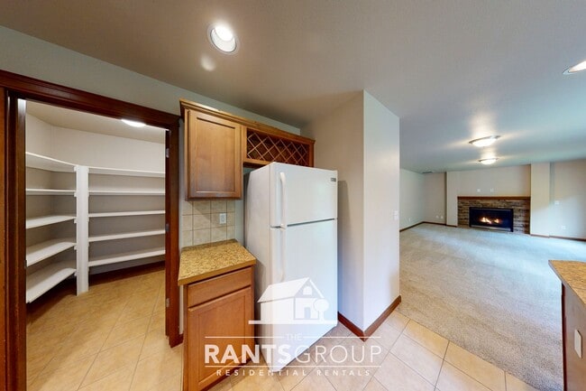 Building Photo - Spacious and Versatile Home in Sought-Afte...