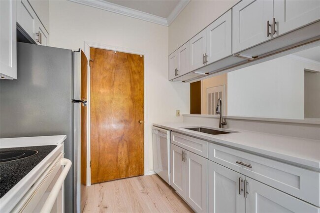 Building Photo - 1406 Windsor Rd