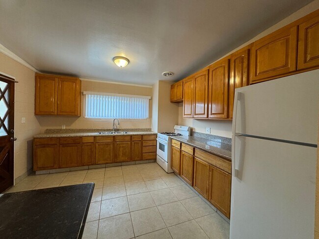 Building Photo - 2654 E Saginaw Way