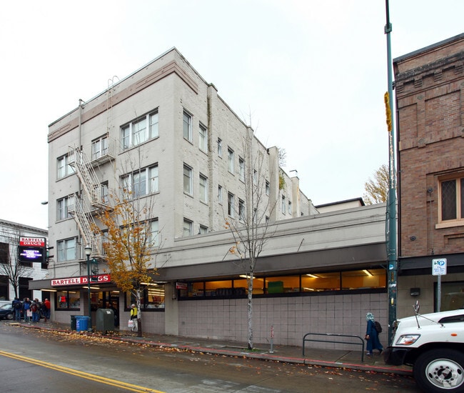 Building Photo - Avenue Building: Centrally located in University District!
