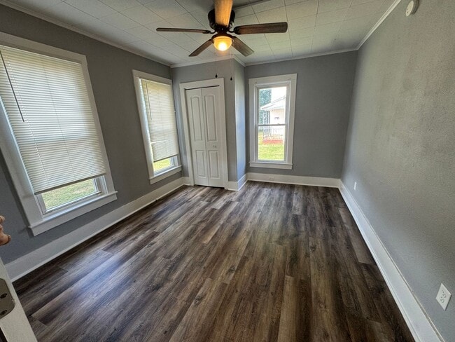 Building Photo - For Rent – 4 Bedroom Home in Moline (Hamil...