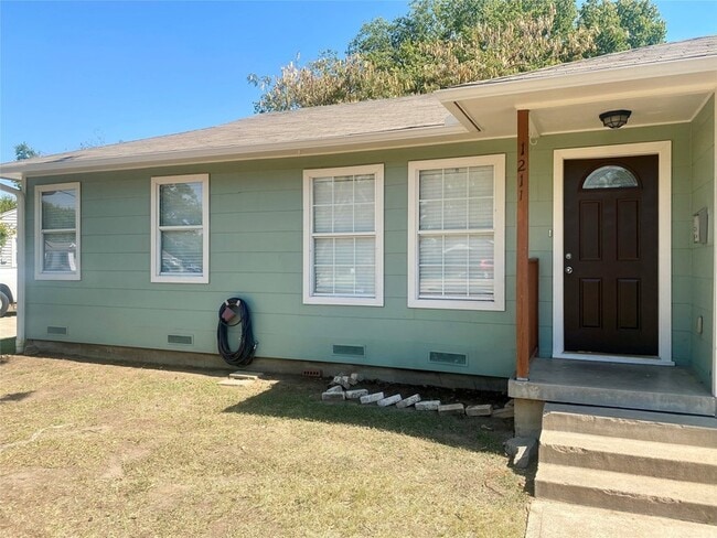 Primary Photo - 1211 Stone Dr