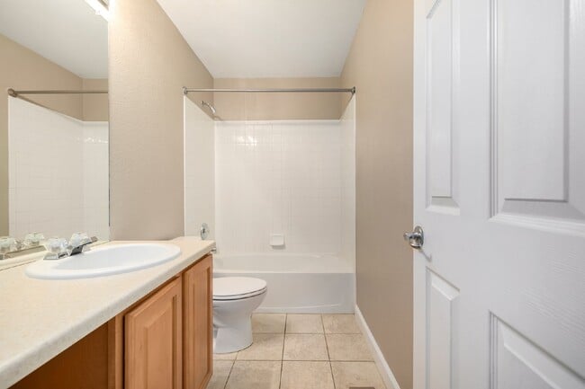 Building Photo - This beautiful 3-bedroom, 3-bathroom in Parker