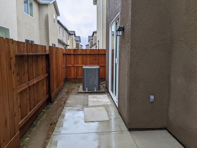 Building Photo - 6433 E Malbec Dr