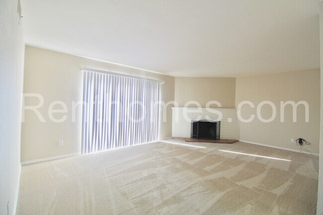 Building Photo - 310 E Moss St