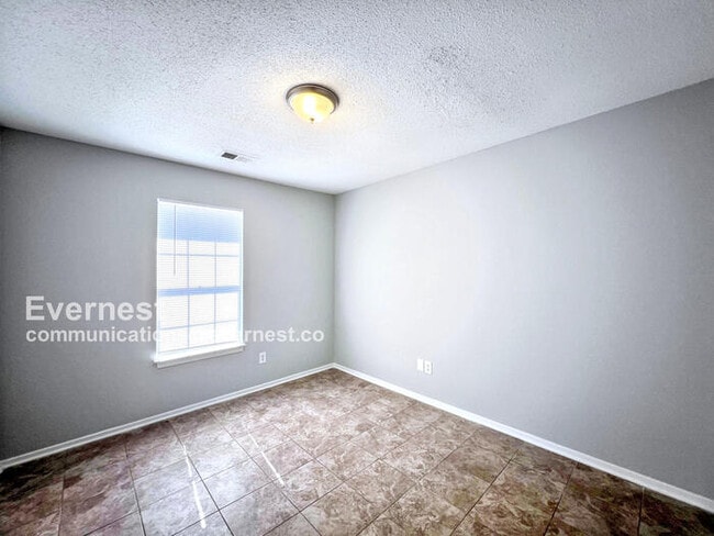 Building Photo - 3455 Castle Dr