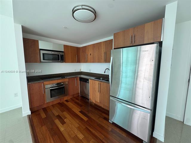 Building Photo - 300 S Biscayne Blvd