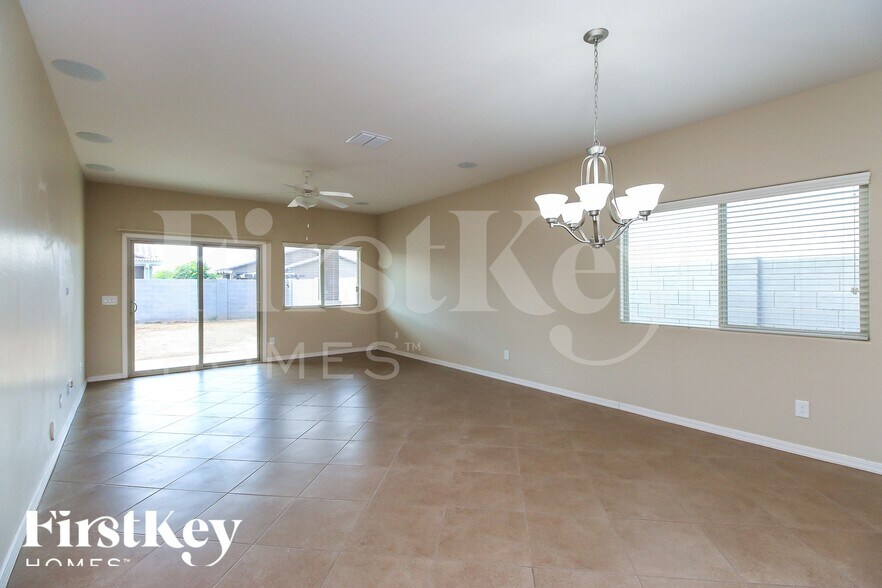 Building Photo - 625 W Mangrove Rd