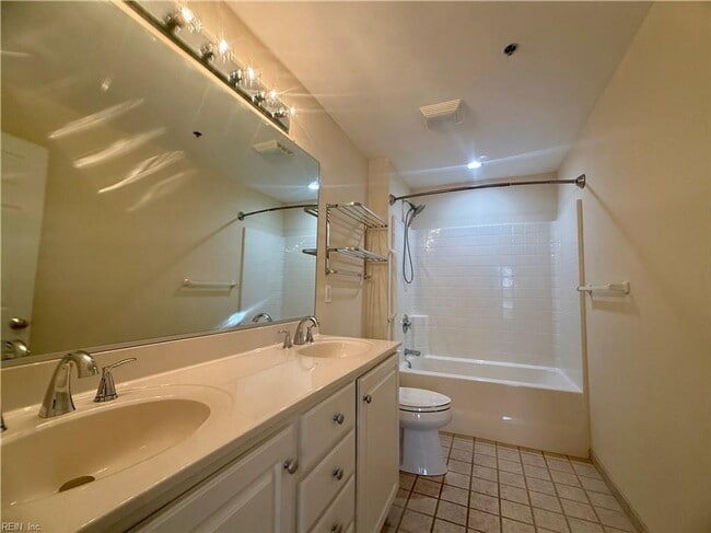 Building Photo - Coastal Comfort: Spacious 2-Bedroom Condo Retreat in Virginia Beach