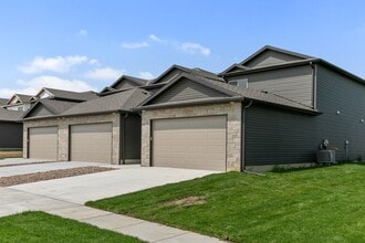 Building Photo - LIKE NEW  3 bed 2 1/2 bath townhouse NW Lincoln