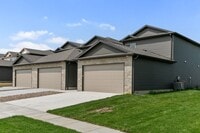 Building Photo - LIKE NEW  3 bed 2 1/2 bath townhouse NW Lincoln