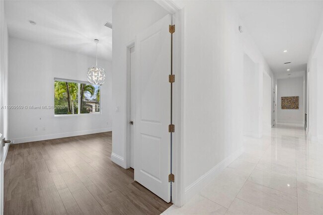 Building Photo - 9580 SW 101st Terrace