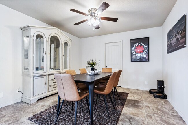 Building Photo - 2261 Sahara Dr