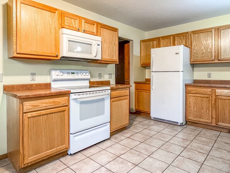 Kitchen - 2216 Longyear Ave