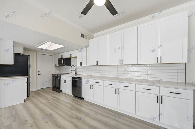 Building Photo - 7151 Gaston Ave