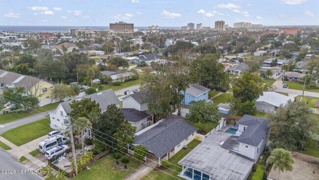 Building Photo - 618 8th Ave N