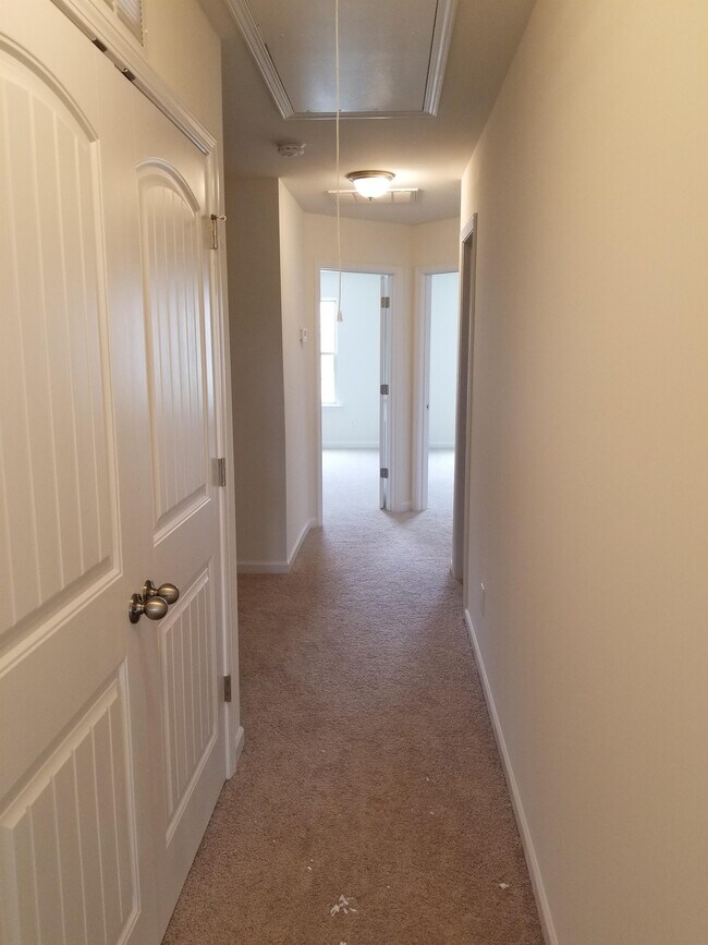 Building Photo - 49 E Grove Point Dr