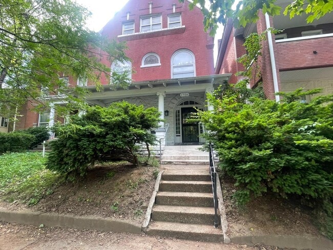 Primary Photo - 1708 S 2nd St