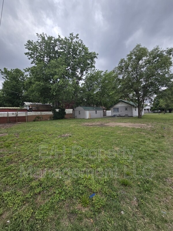 Building Photo - 1700 S Ellis St