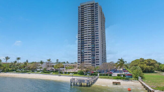 Building Photo - 5600 N Flagler Dr