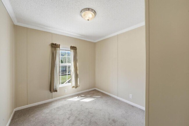 Building Photo - 267 Maddux Farm Dr