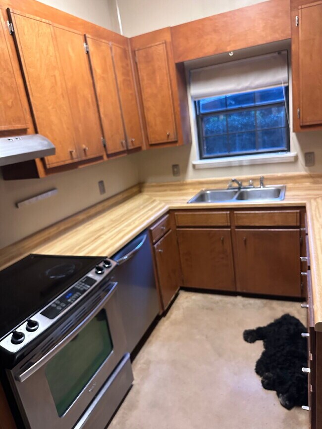 Building Photo - Great townhome in Brewster Estates!