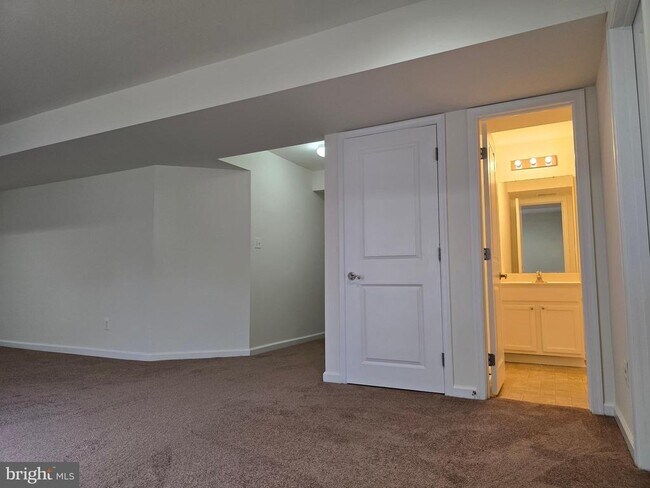 Building Photo - 173 Heartleaf Ln